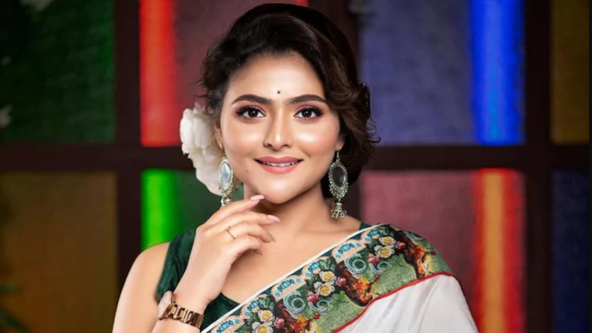  एंड्रिला शर्मा 