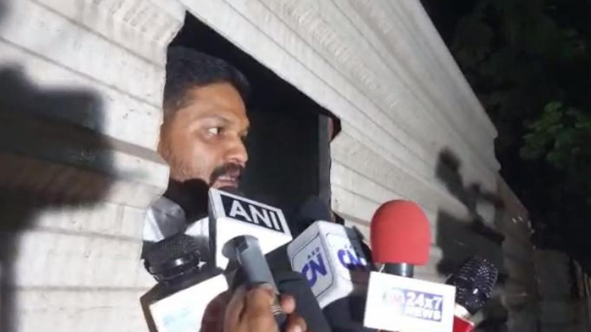 विधायक ने कहा- घर में किया गया कैद