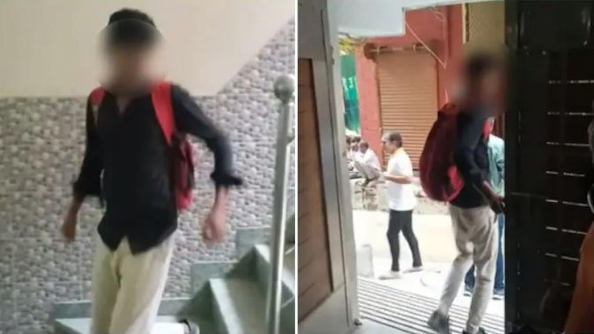 आफताब के घर जाता युवक