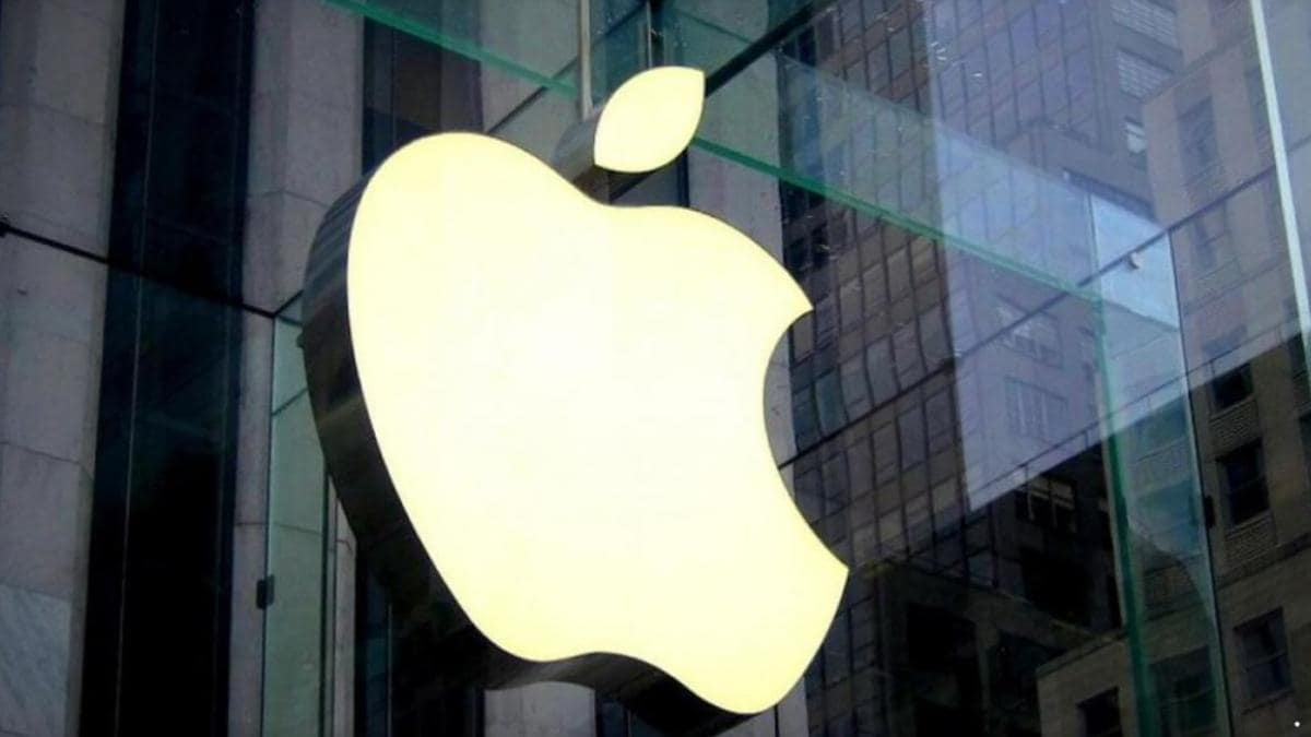 Apple ने अपने कर्मचारी पर की बड़ी कार्रवाई, लगाया 155 करोड़ रुपये का जुर्माना, साथ ही इतने साल की हुई जेल Apple के पूर्व कर्मचारी धीरेंद्र प्रसाद ने कंपनी से चुराये 140 करोड़ रुपये, अब मिलेगी इतने साल की सजा - Ex Apple employee Dhirendra Prasad stole over Rs 140 crore from company ttec - AajTak