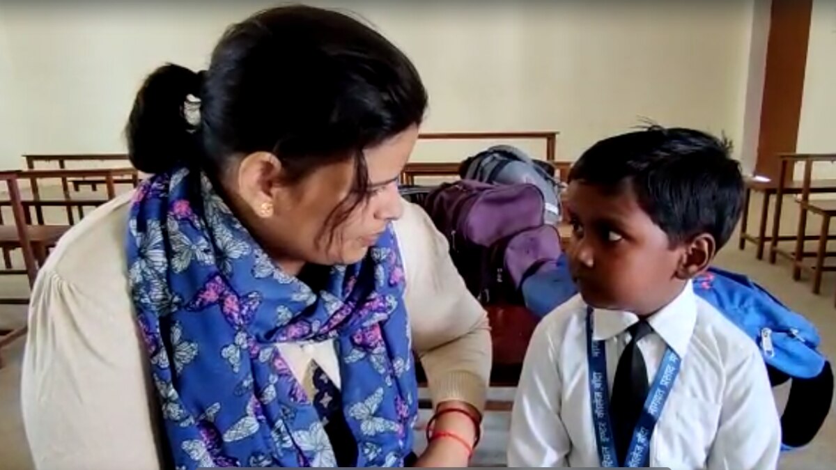 अपनी टीचर ज्योति के बाद 9 साल का विवेक