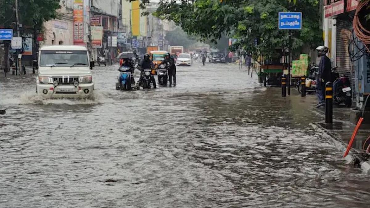 Chennai Rains: चेन्नई में बारिश ने तोड़ा रिकॉर्ड, तमिलनाडु के 9 जिलों में आज भी स्कूल बंद