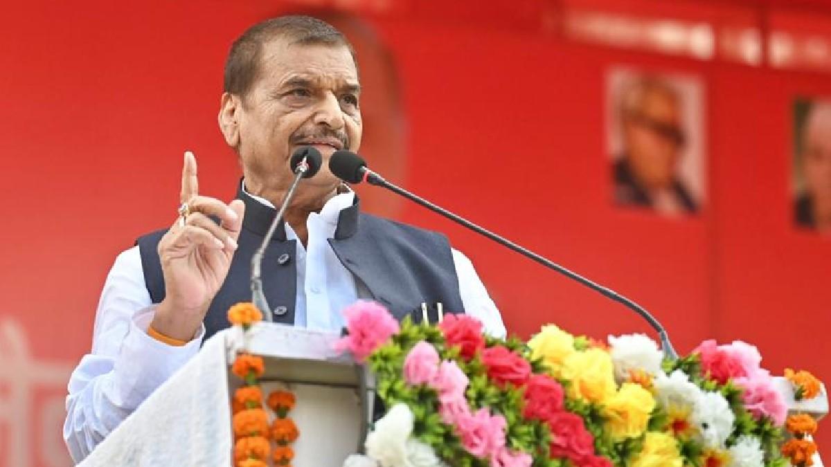 शिवपाल ने अखिलेश को दिया 'छोटे नेताजी' नाम