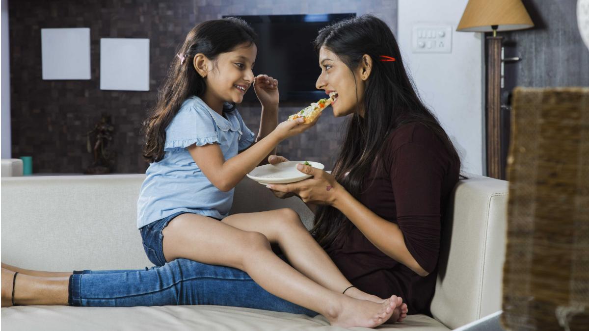 बच्चों को खाने में भूलकर भी ना दें ये चीजें (Photo Credit: Getty Images)