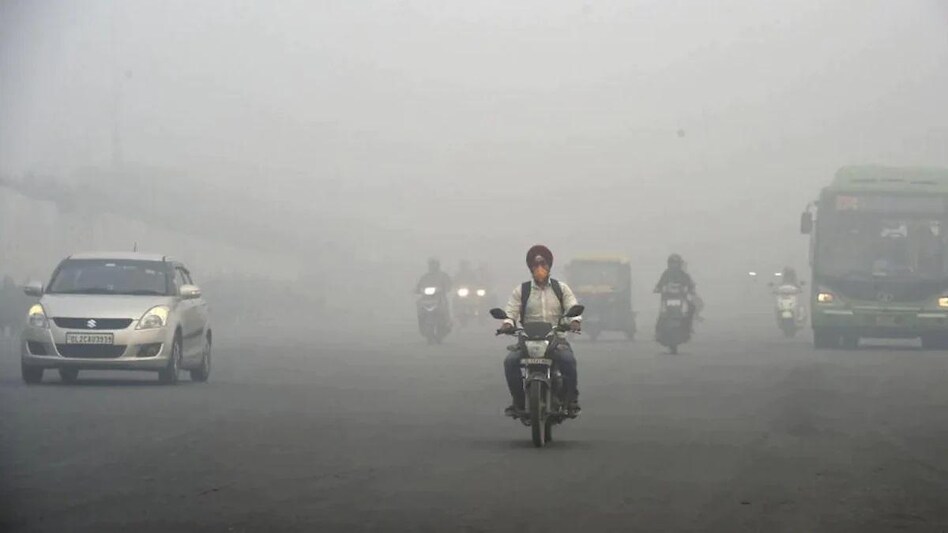Weather Update: दिल्ली में कोहरे की दस्तक, इन राज्यों में बारिश, जानें मौसम का हाल - weather update today imd alert 04 november Fog delhi uttar pradesh rainfall alert in tamil nadu