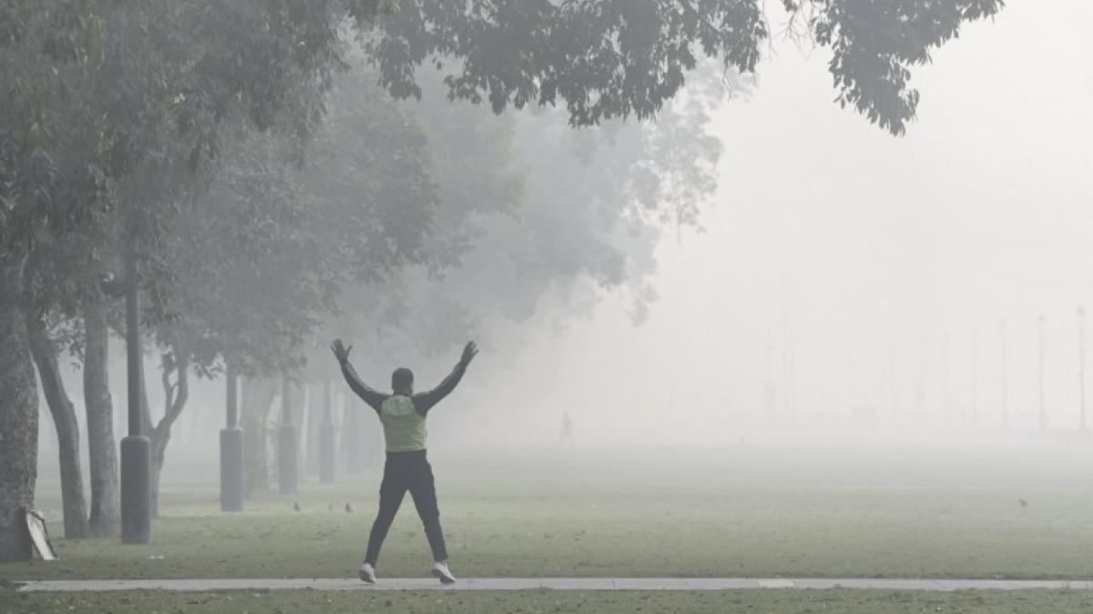 दिल्ली के आसमान में कल से दिखेगी धुंध, तापमान में गिरावट के साथ बढ़ जाएगी ठंड! मौसम पर आया ये अपडेट