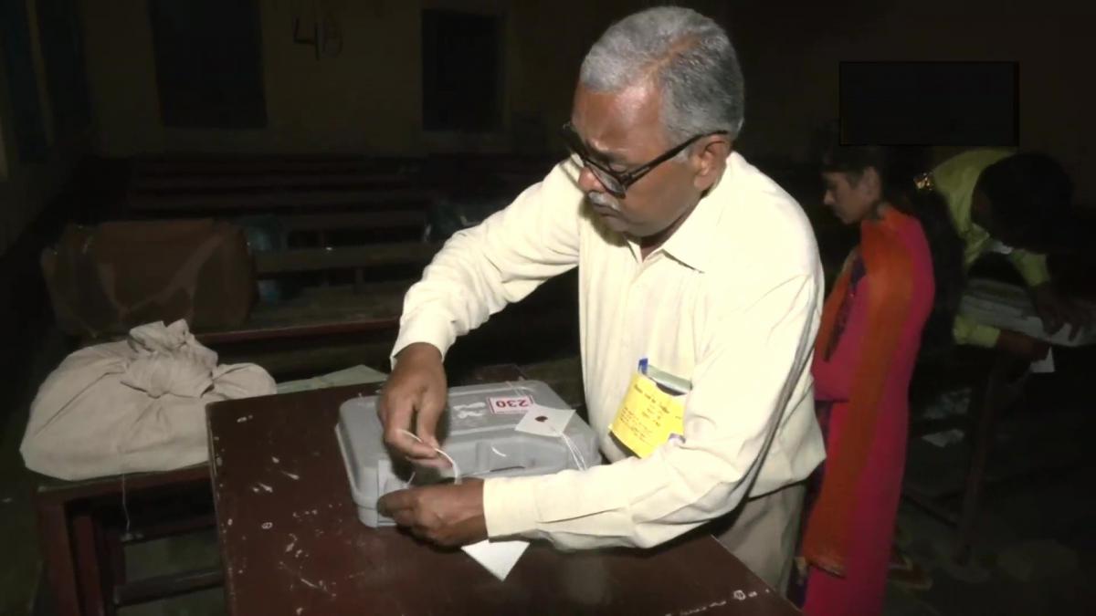 Assembly Bypoll Election: 6 राज्यों की सात सीटों पर वोटिंग खत्म, अब 6 नवंबर को आएंगे नतीजे