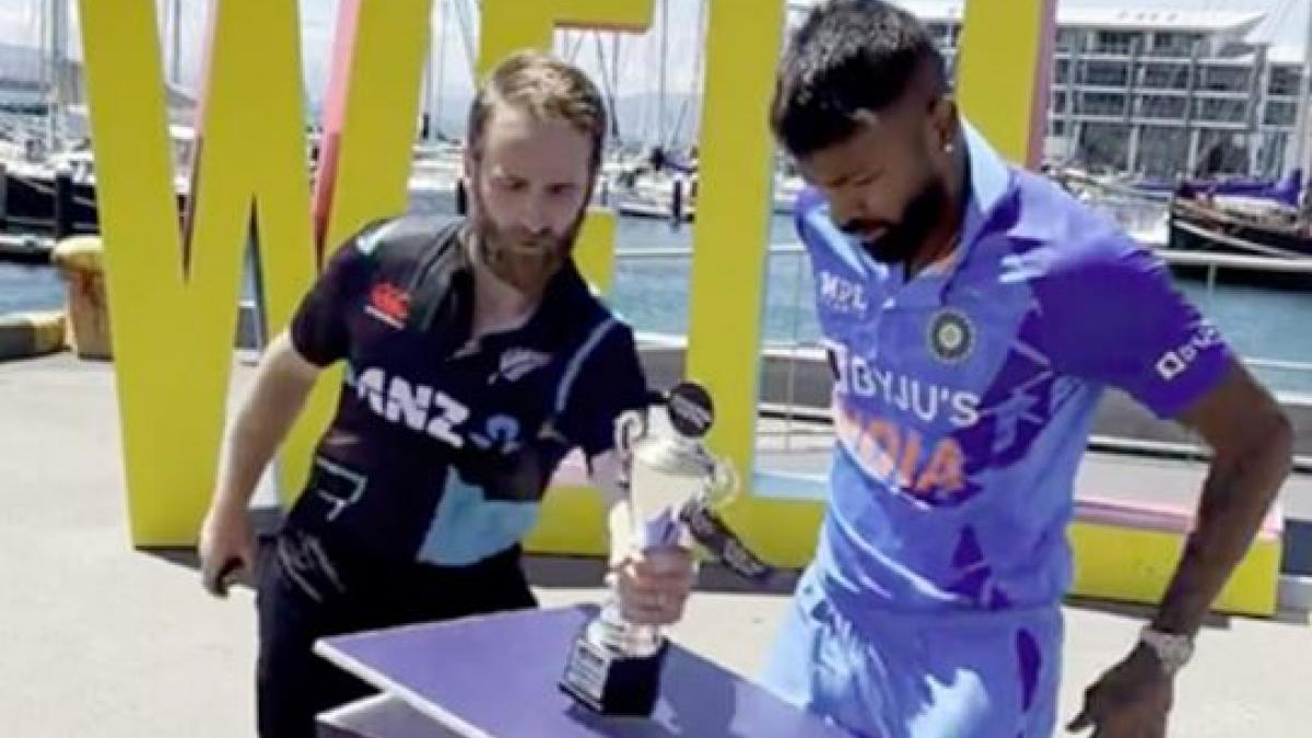 IND vs NZ Series: सीरीज से पहले कप उठा ले गए कीवी कप्तान केन विलियमसन! देखते रहे गए हार्दिक पंड्या, Video