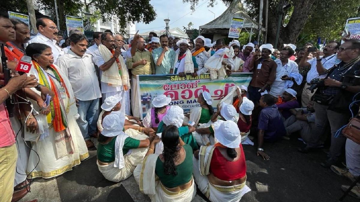 सीपीएम और बीजेपी के नेता ने की समर्थन में मार्च की अगुवाई