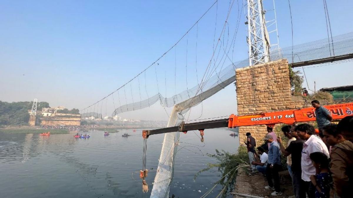 त्योहार, छुट्टी और कमाई.... क्या कॉन्ट्रेक्टर की जल्दबाजी बनी 135 लोगों की मौत की वजह? पुल हादसे की जांच में उठे नए सवाल