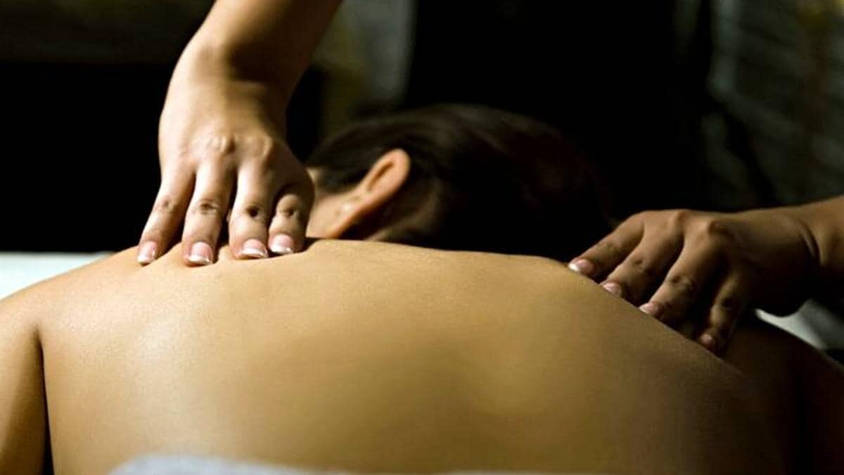 महाराष्ट्र: शख्स ने मसाज कराने से पहले उतरवा दिया महिला का मंगलसूत्र, चोरी कर फरार