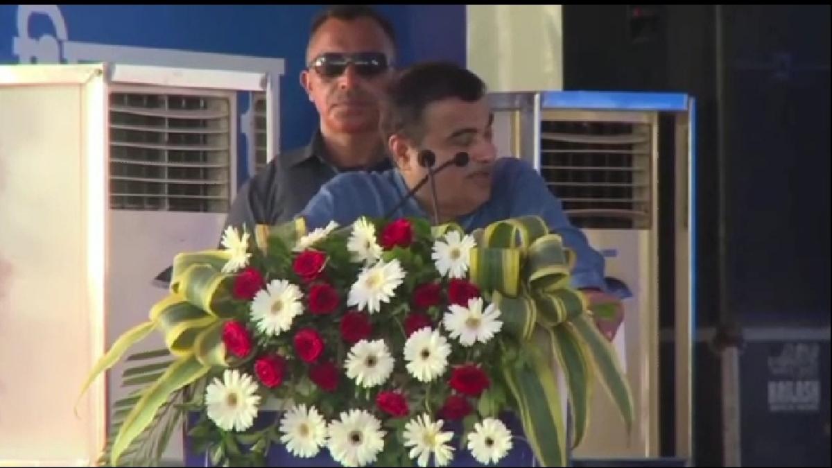 केंद्रीय सड़क और परिवहन मंत्री नितिन गडकरी