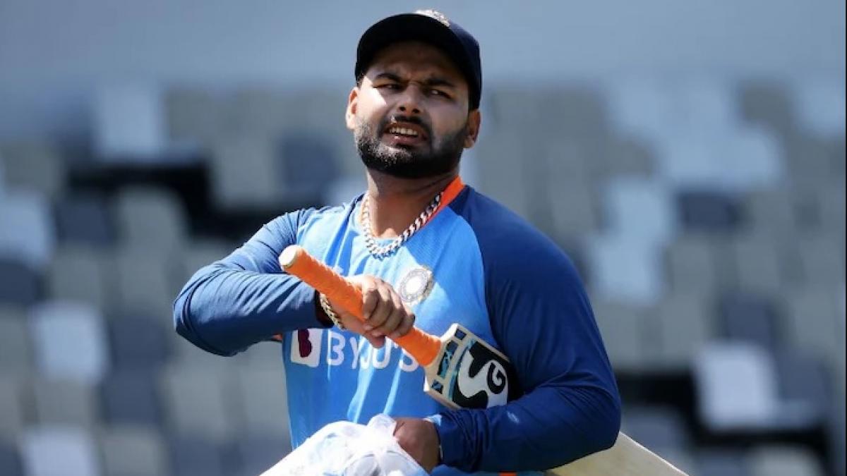 फिर निशाने पर आए ऋषभ पंत