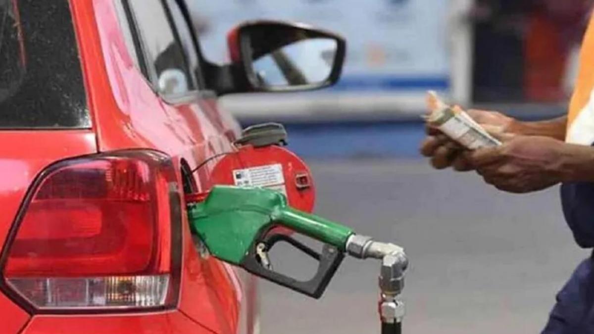 Petrol-Diesel Price: आज क्या है पेट्रोल-डीजल का भाव, जानें दिल्ली-NCR में क्या है तेल का रेट