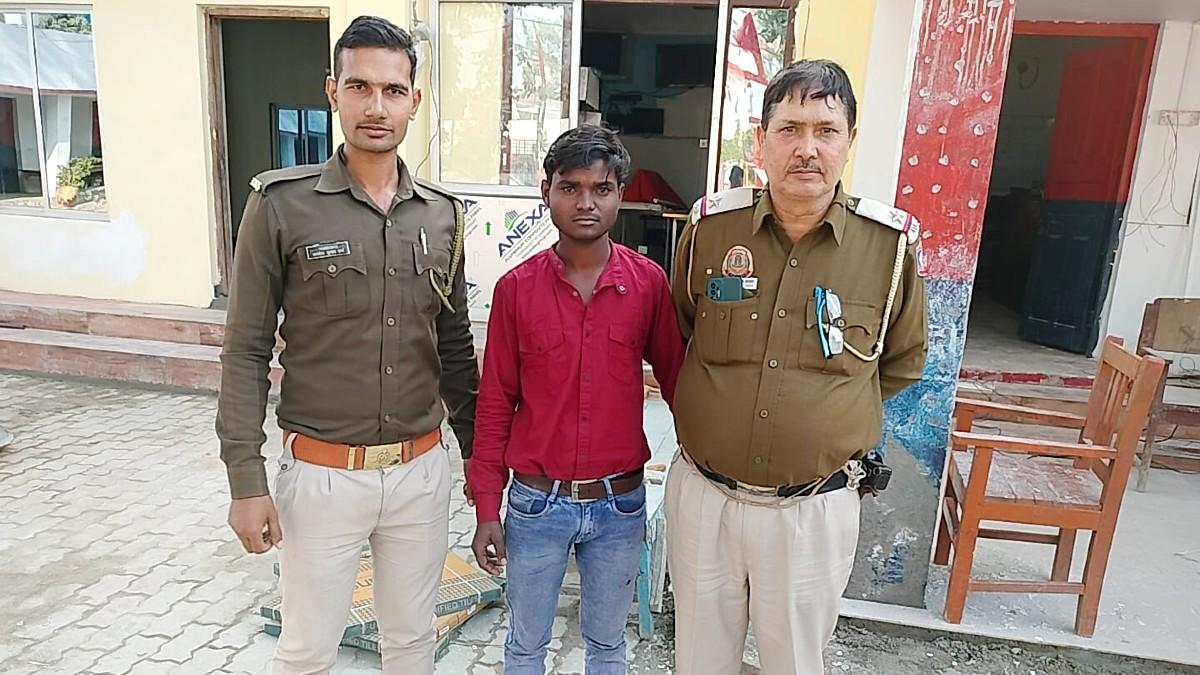 दिल्ली पुलिस की गिरफ्त में आरोपी.