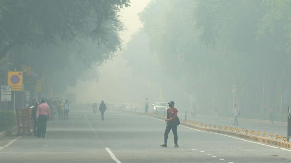 दिल्ली की हवा फिर ज़हरीली: AQI खतरनाक स्तर पर, सांस लेना हुआ मुश्किल दिल्ली की हवा फिर ज़हरीली: AQI खतरनाक स्तर पर, सांस लेना हुआ मुश्किल