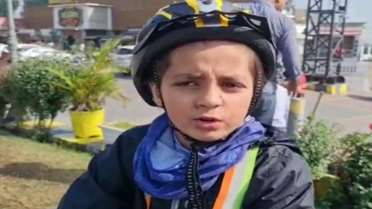 कश्मीर से कन्याकुमारी की साइकिल यात्रा पर निकली रावी सिंह.