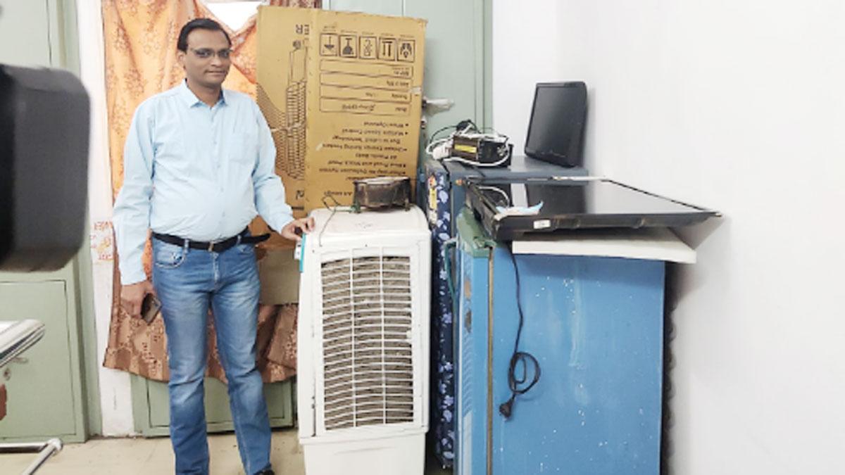 बिजली कंपनी ने उठा लिए लोगों के फ्रीज, कूलर 