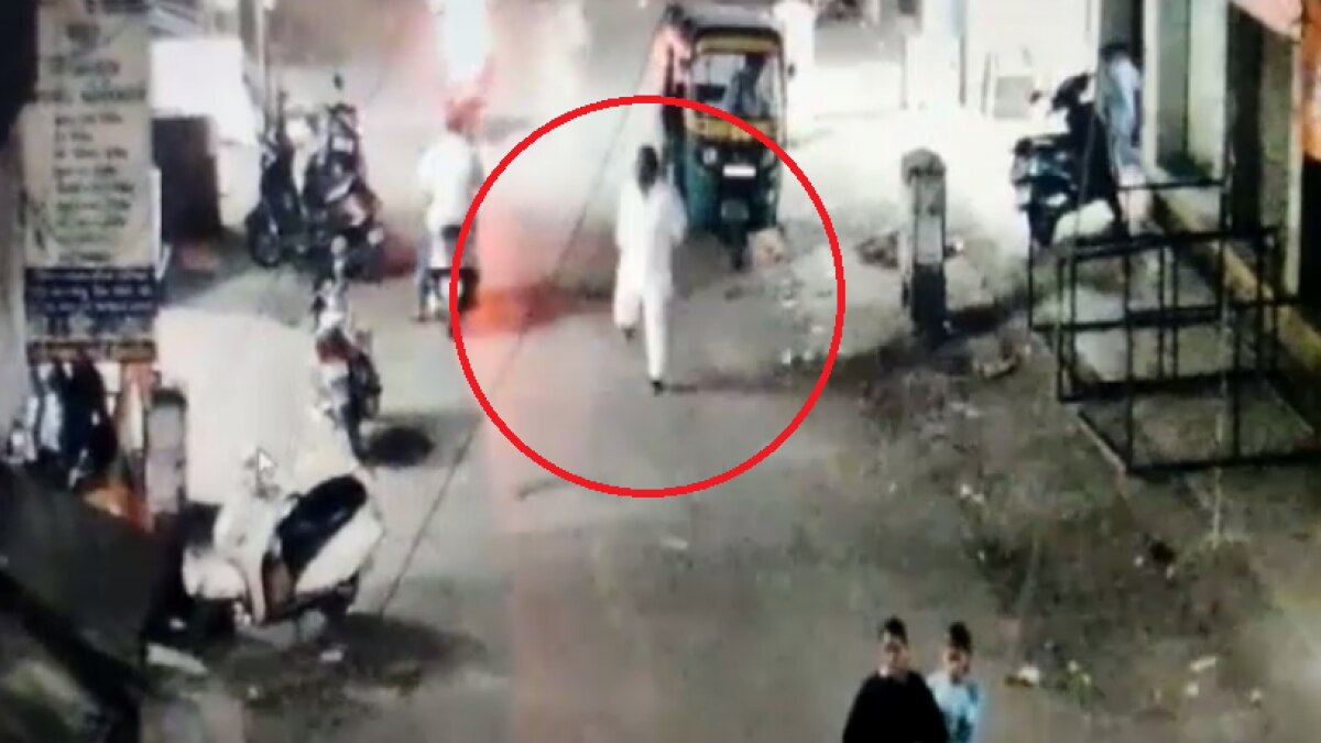 सूरत: इनोवा से 75 लाख बरामद होते ही भागने लगा था कांग्रेस नेता, Video आया सामने