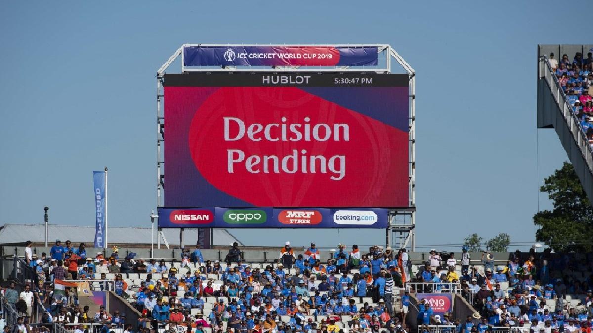 अंपायर की आंख और कान होते हैं ये गैजेट्स (फोटो- Getty Image)