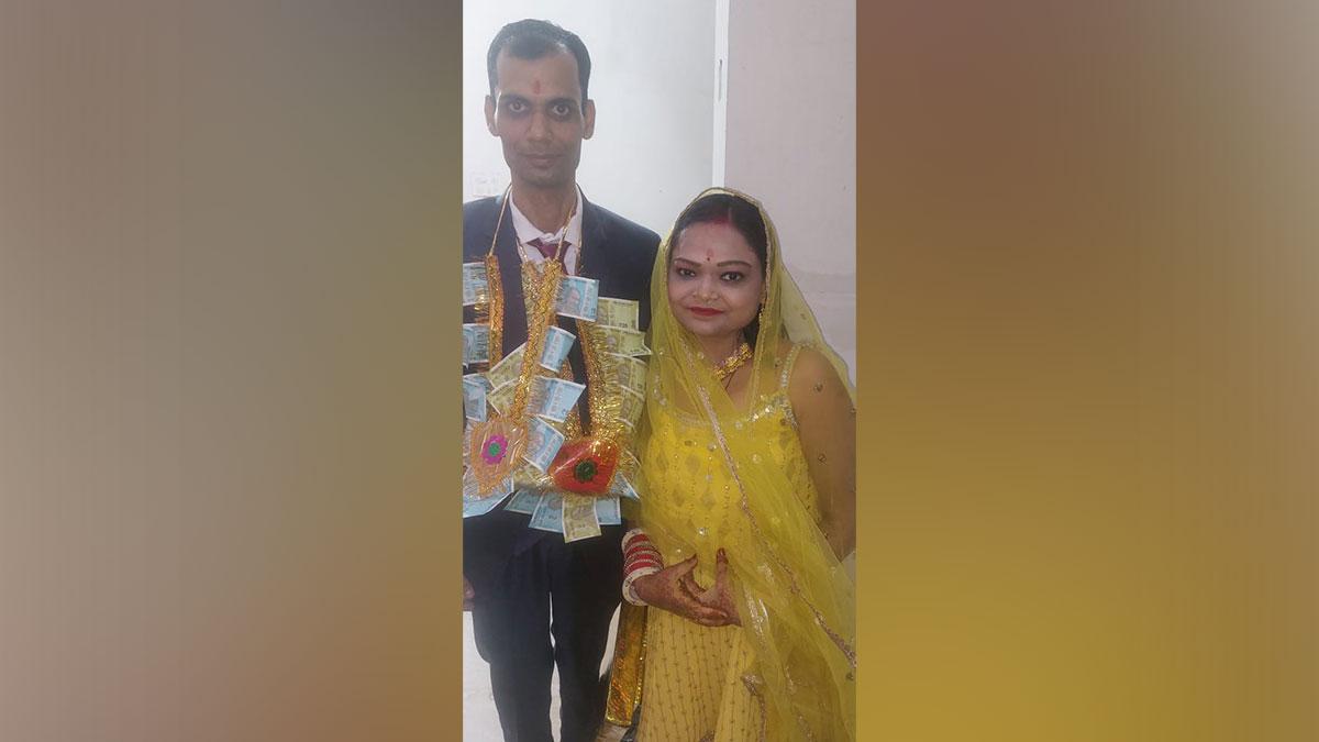 पत्नी की हत्या के आरोप में पति गिरफ्तार (फोटो-आजतक) 