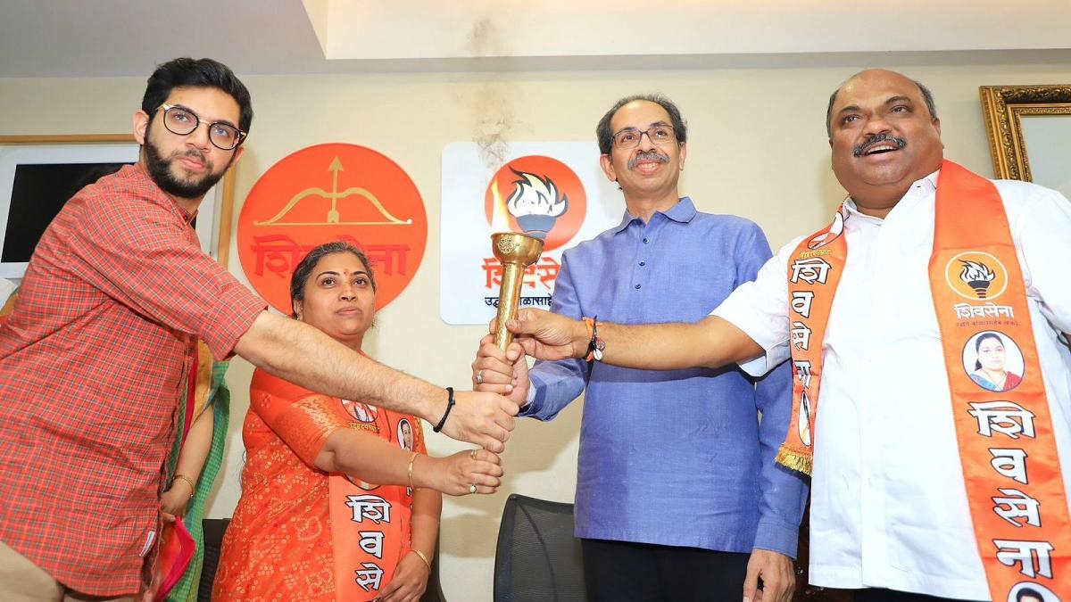 उद्धव कैंप की ऋतुजा लटके ने मुंबई की अंधेरी ईस्ट सीट पर जीत हासिल की.