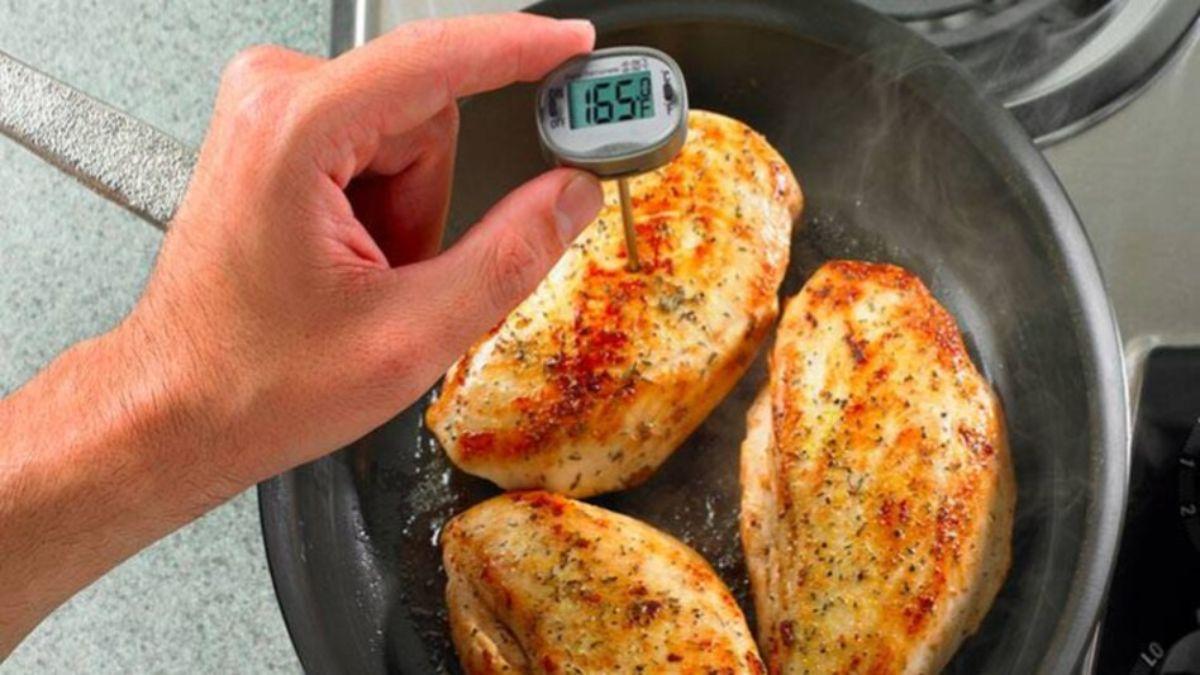 लखनऊ में होटल और रेस्टोरेंट पर की गई कार्रवाई. (Representational image)