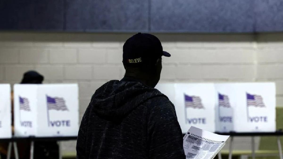 US मिड टर्म इलेक्शन: रुझानों में ट्रम्प की पार्टी आगे, चुनावों में महंगाई और अबॉर्शन राइट्स का रहा शोर