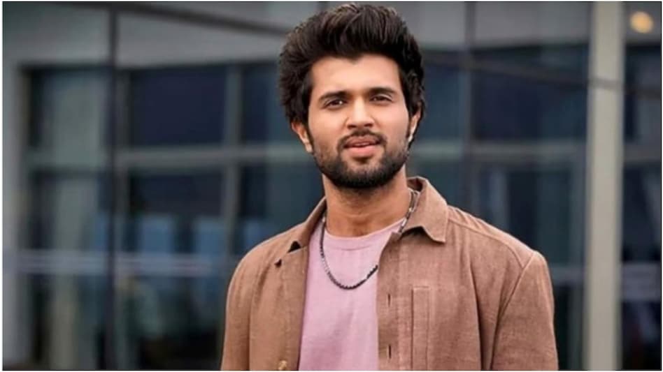 मनी लॉन्ड्रिंग केस में फंसे Vijay Devarakonda, Liger में लगा विदेशी पैसा!  ईडी ने भेजा समन - liger actor vijay devarakonda get summoned by ed in money  laundering case tmova - AajTak