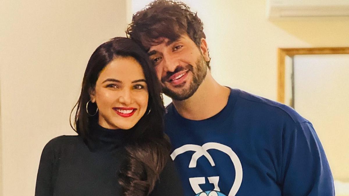 जैस्मिन भसीन, अली गोनी 