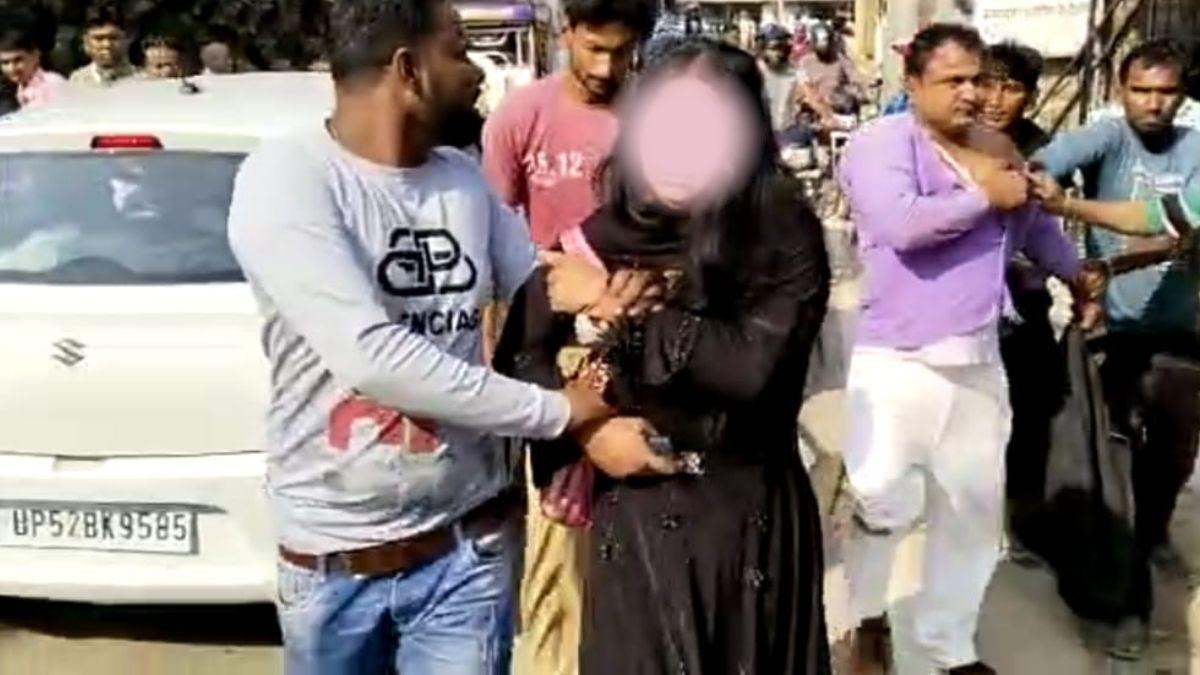 UP: प्रेमी के साथ होटल में थी पत्नी, बीच सड़क पर पति ने दोनों को दौड़ा-दौड़ाकर पीटा