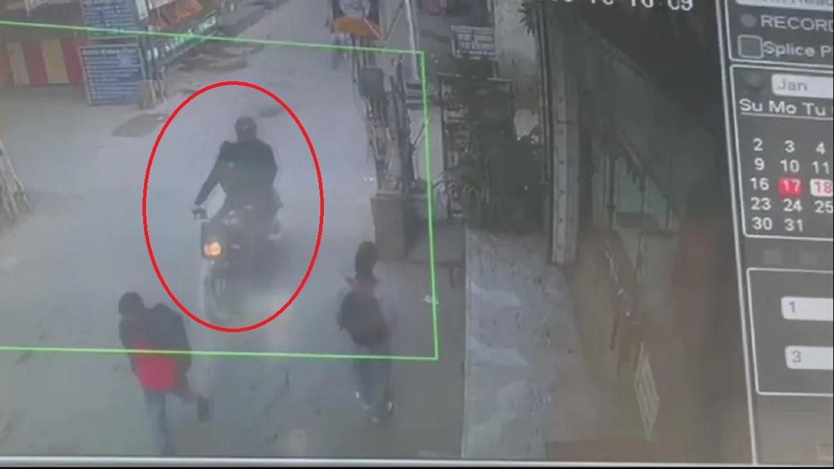 दिल्ली: ऑनलाइन खरीदा तेजाब, दोस्त के साथ रची साजिश, ब्रेकअप के बाद छात्रा पर किया Acid attack