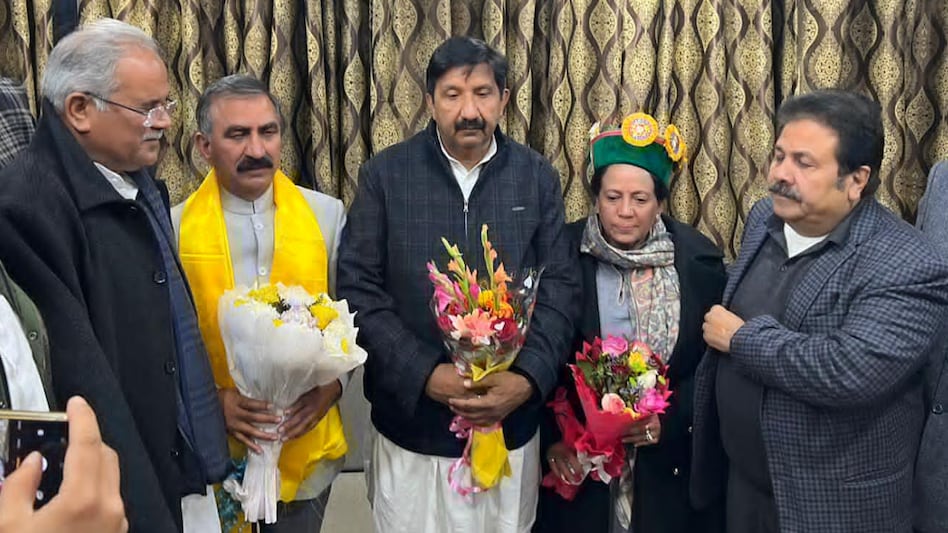 कांग्रेस विधायक दल की बैठक में सुखविंदर सिंह सुक्खू को नेता सदन चुना गया. मुकेश अग्निहोत्री डिप्टी सीएम होंगे.