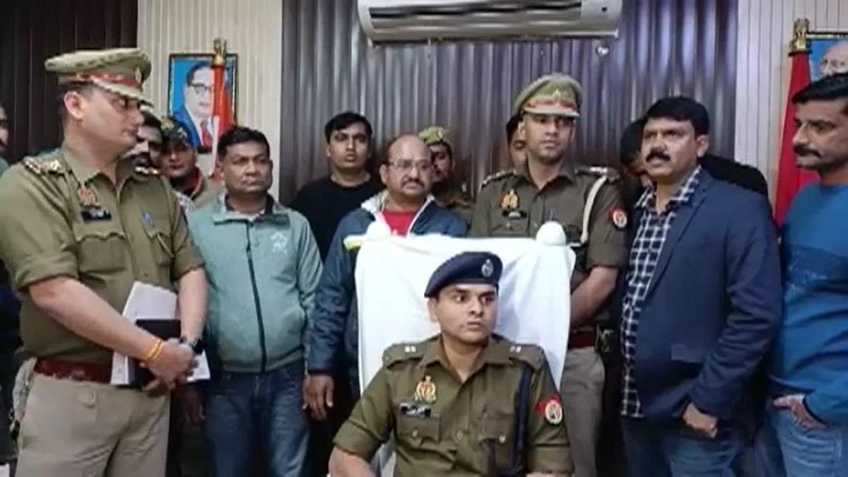 पुलिस की गिरफ्त में आरोपी