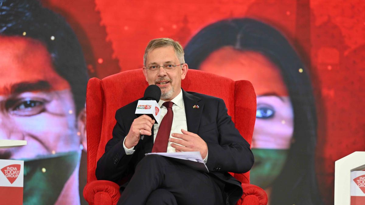 एजेंडा आज तक में रूसी राजदूत डेनिस अलीपोव