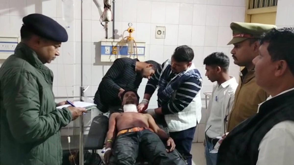 अस्पताल में भर्ती घायल युवक. 