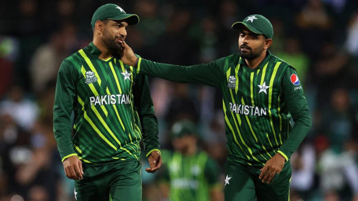 Pakistan Cricket: बाबर आजम को सपोर्ट करना पड़ा भारी, पीसीबी ने इन तीन खिलाड़ियों को दी चेतावनी