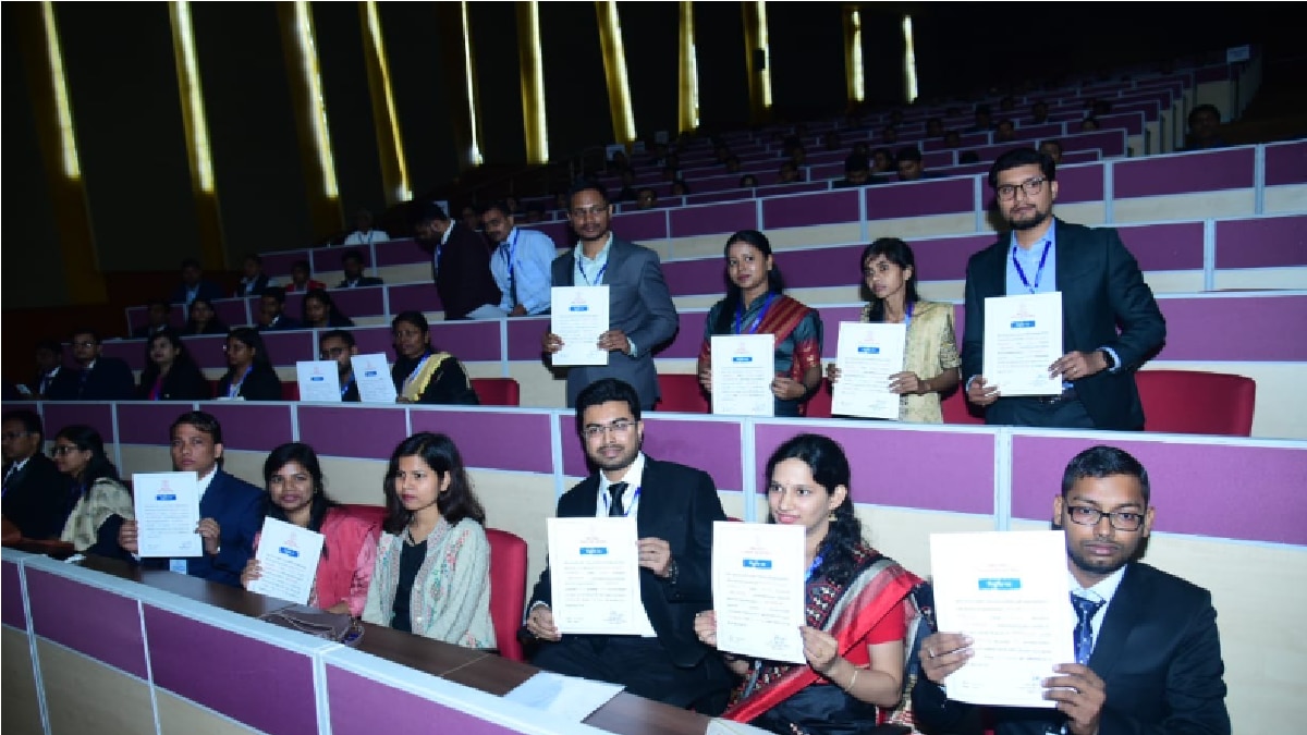 Sarkari Naukri: बिहार में रिक्तियों को भरने की प्रक्रिया तेज़, नीतीश कुमार ने 454 लोगों को सौंपे नियुक्ति पत्र