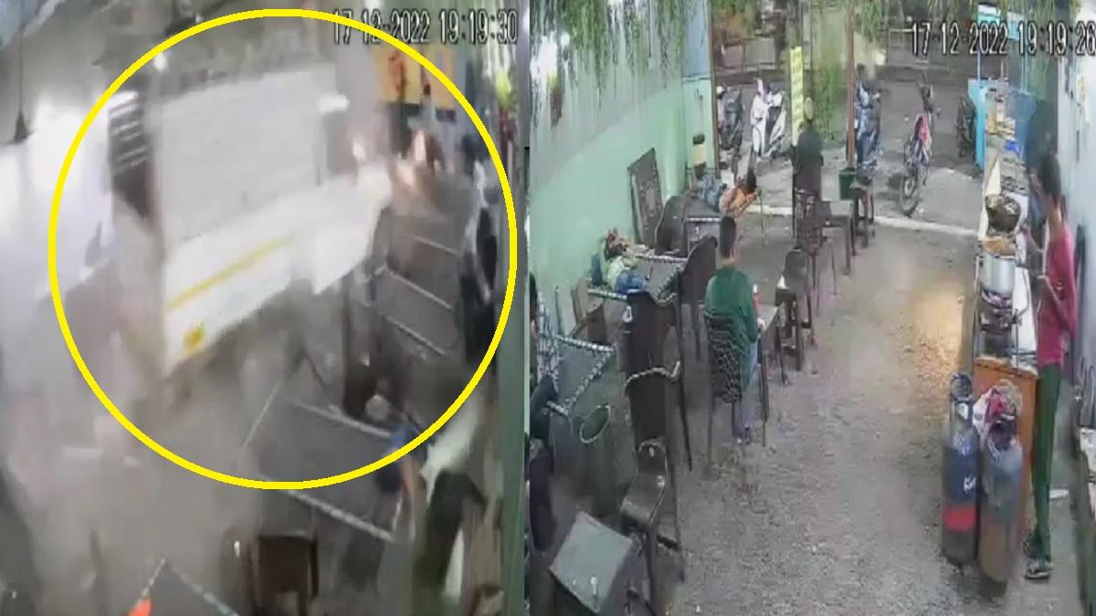 चाय की दुकान में घुसी बोलेरो पिकअप.