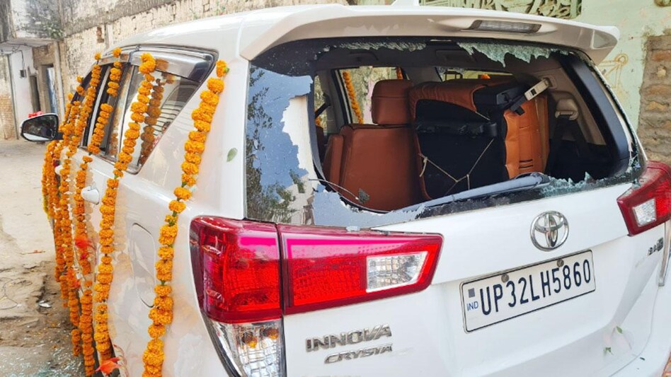 Lucknow: शादी में बवाल, लाठी-डंडों से बारातियों की पिटाई, दूल्हे की गाड़ी भी तोड़ी - Barat marriage miscreant Ruckus wepons beating police lucknow uttar pradesh lclar - AajTak