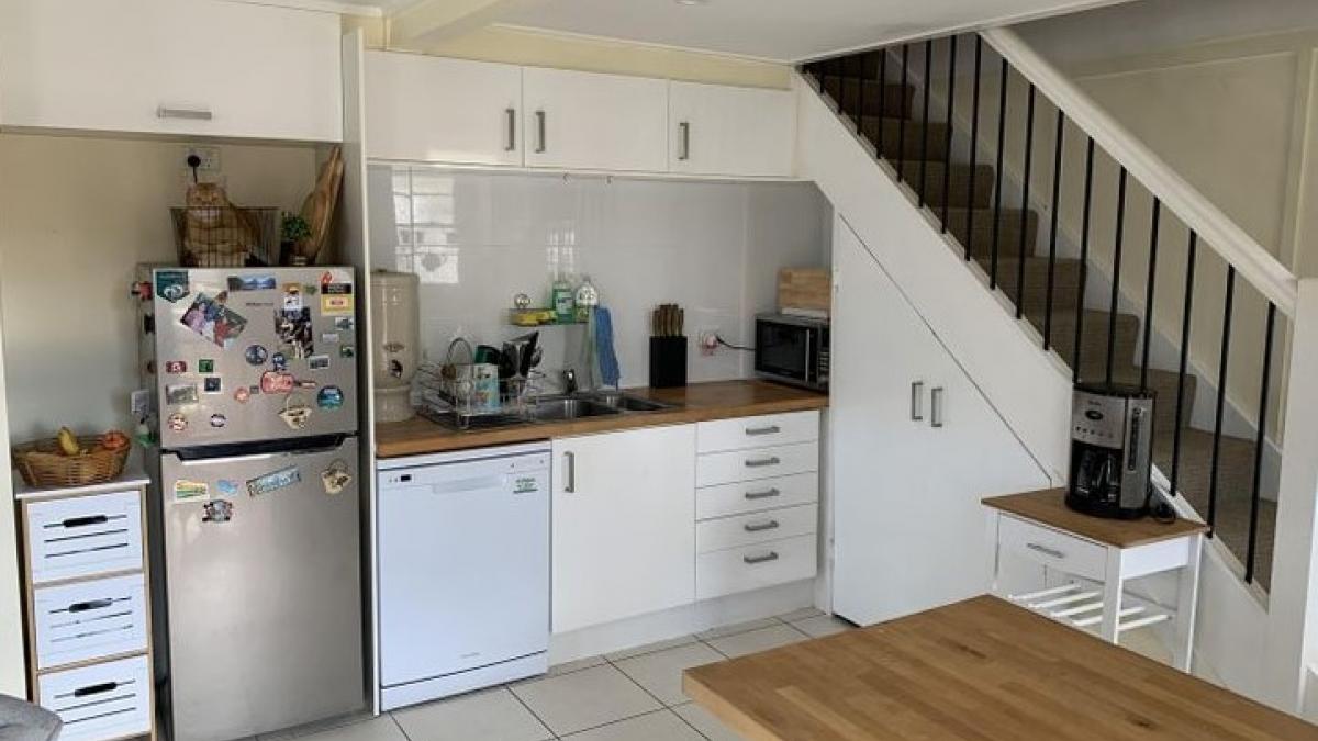 Find hidden cat in kitchen (Photo-Brightside)