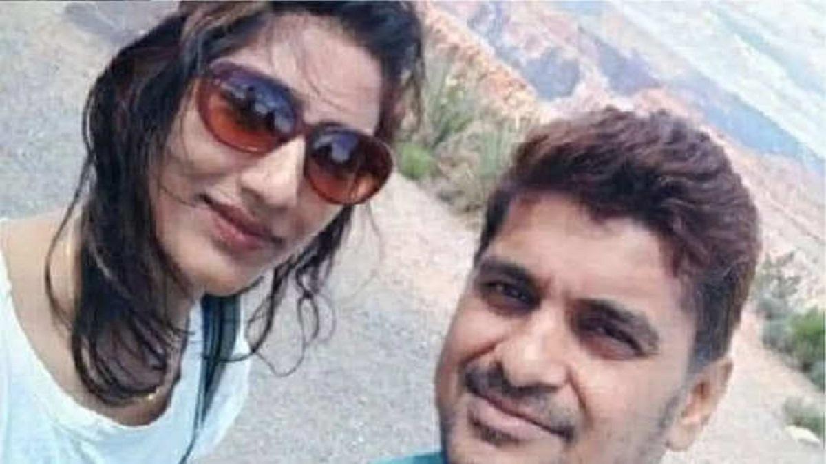 पत्नी कविता के साथ कमल कांत शाह