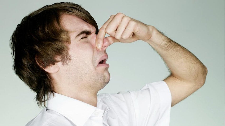 Urine Odor: आपके यूरिन से भी आती है इस तरह की बदबू? इन बीमारियों का हो सकता है एक लक्षण - Urine odor Know About Unusual Smell of Urine tlifn - AajTak