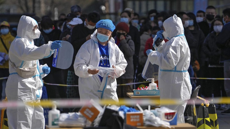 चीन में फिर कोरोना से हाहाकार! अस्पताल और श्मशान में लगी लाइन - Outcry due to Corona again in China! Line in hospital and crematorium