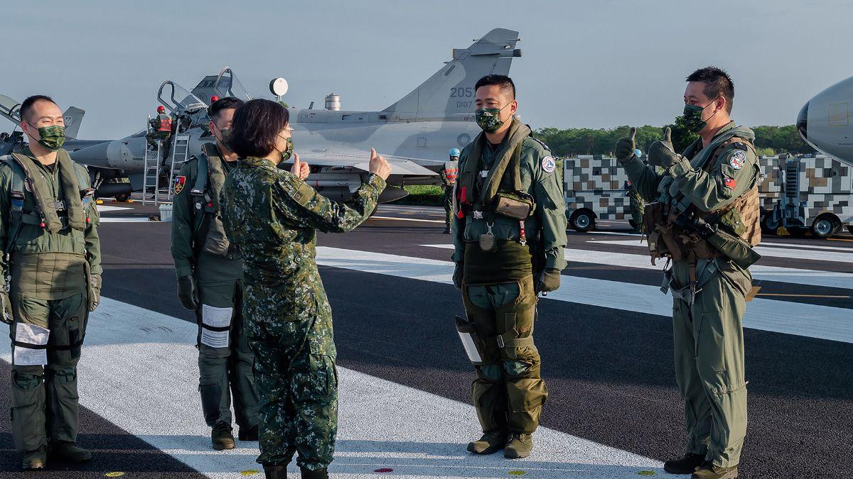 चीन से लड़ने के लिए हर साल एक लाख नए फाइटर्स तैयार करेगा ये देश, सभी नागरिकों को लेनी होगी मिलिट्री ट्रेनिंग