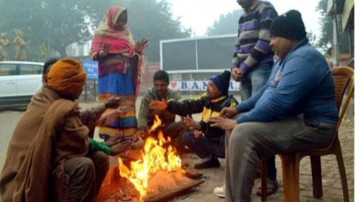 दिल्ली में हवा हुई जहरीली, ठिठुरन भी बढ़ी, जानिए मौसम का हाले