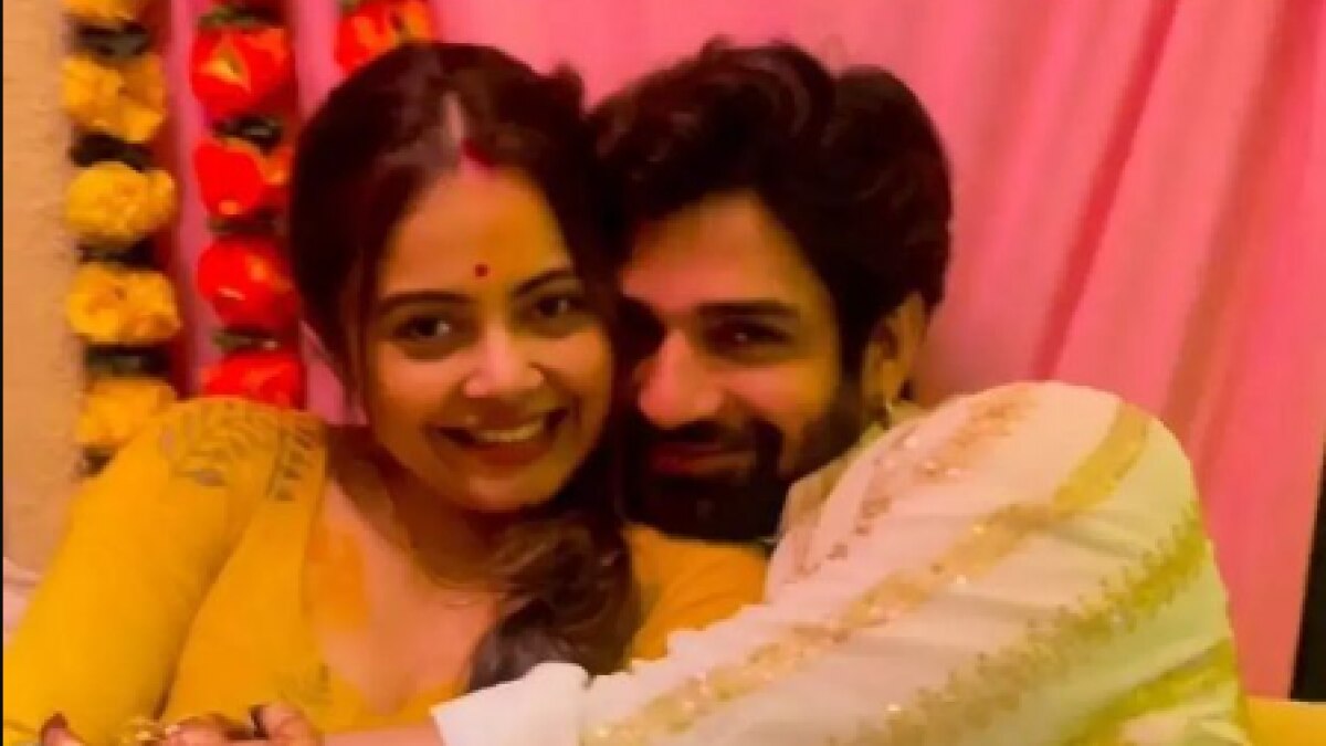 'गोपी बहू' के चेहरे पर लगी हल्दी, क्या देवोलीना भट्टाचार्जी करने जा रही हैं शादी?