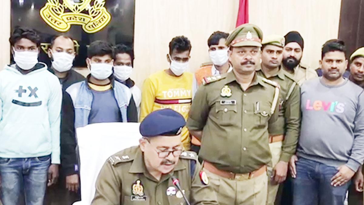 डकैती के आरोप में 6 युवा गिरफ्तार (फोटो-आजतक)