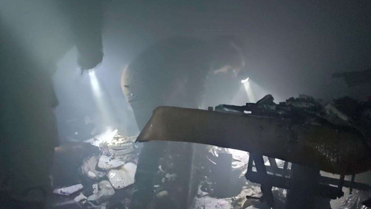 फिनिक्स हॉस्पिटल में दमकलकर्मी. 