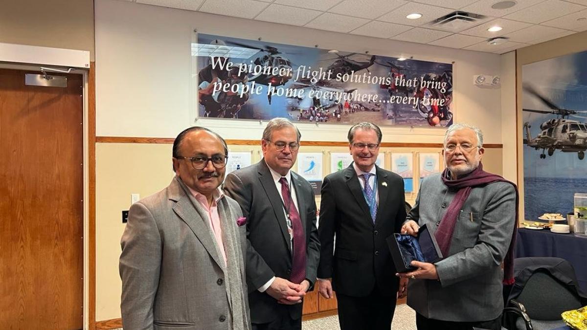 अमेरिका में CM योगी के मंत्री, वापसी से पहले आई गुड न्यूज... कई कंपनियां निवेश को इच्छुक, बुलडोजर की भी चर्चा!